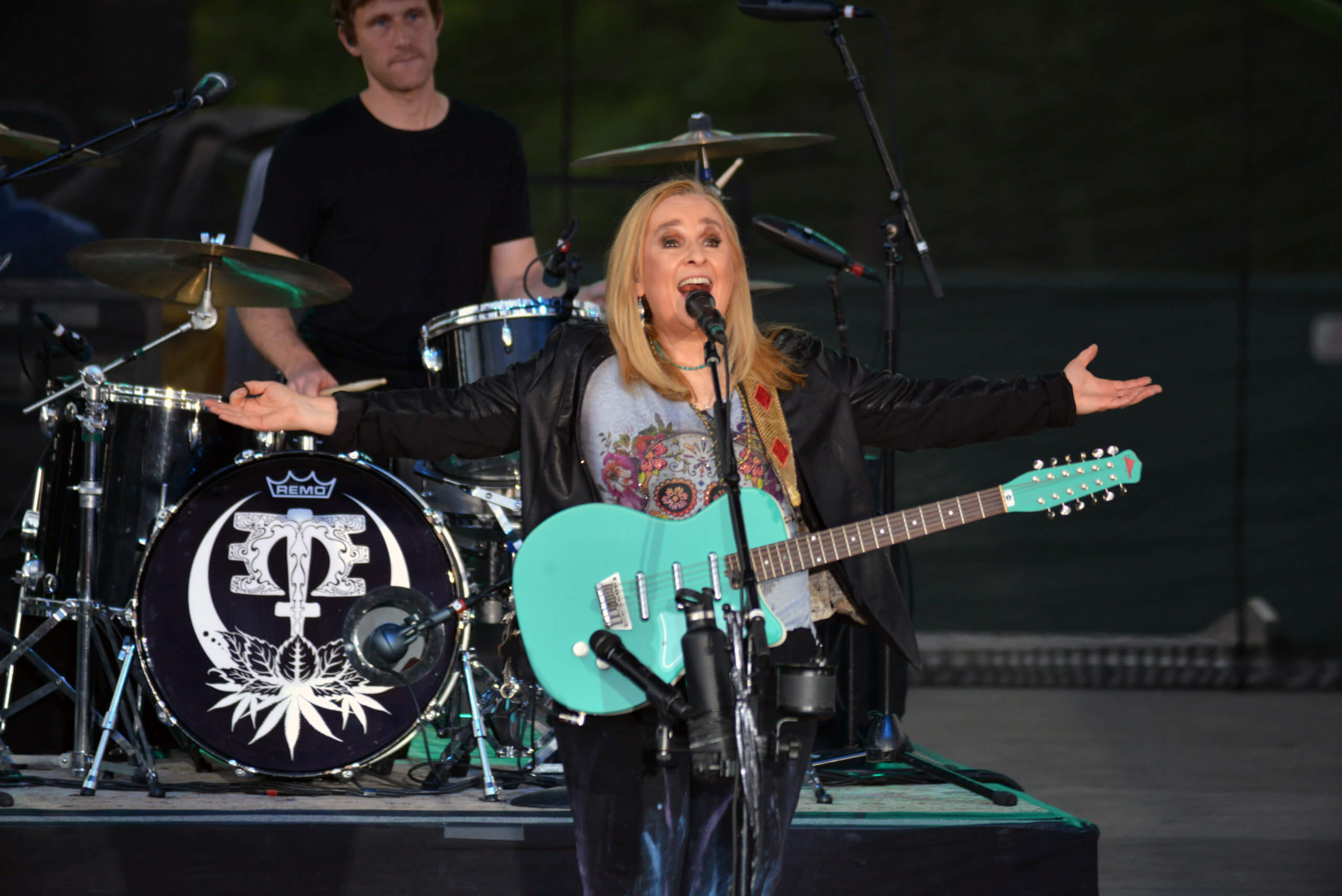 Melissa Etheridge performs live music during an outdoor concert at Hudson Gardens