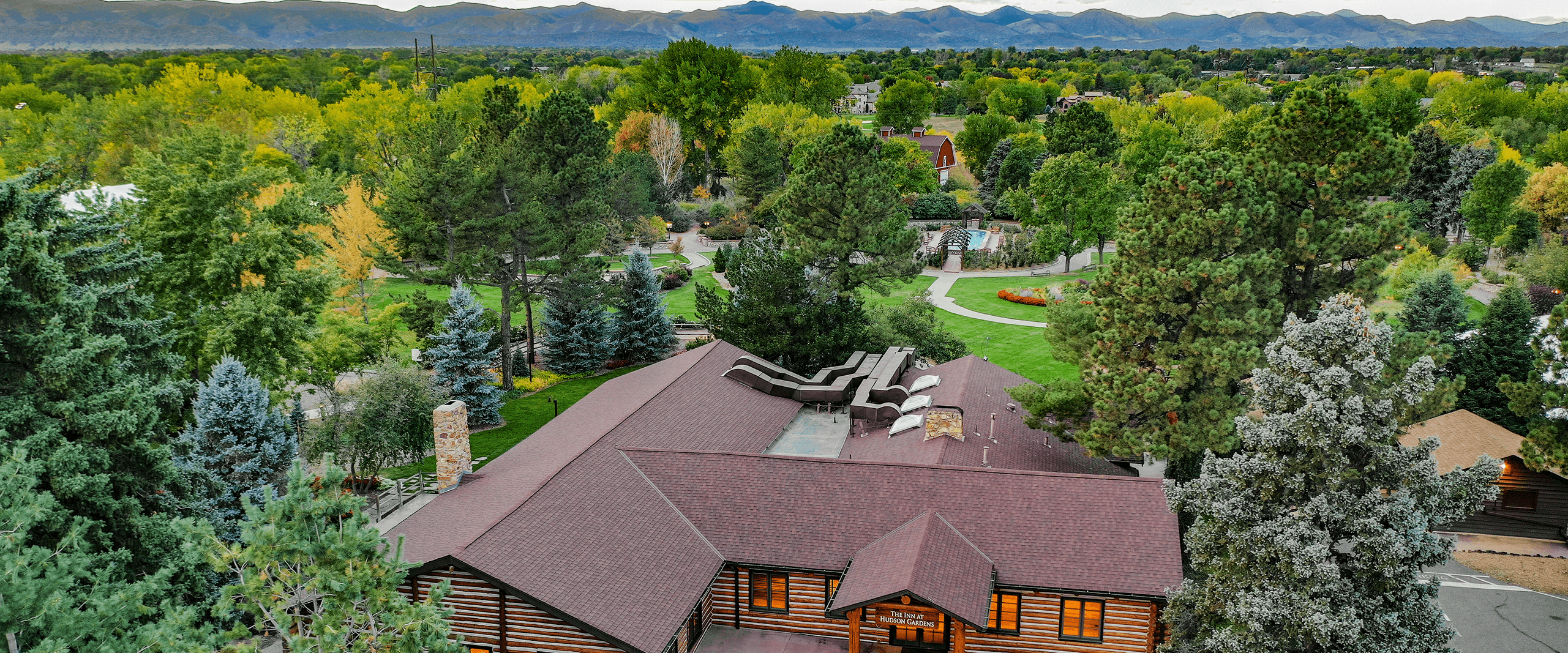 a log cabin venue surrounded by mountains for corporate events in the Denver area
