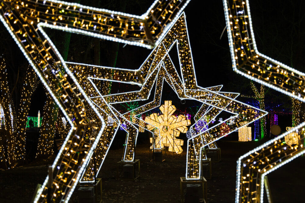Star tunnel holiday light display